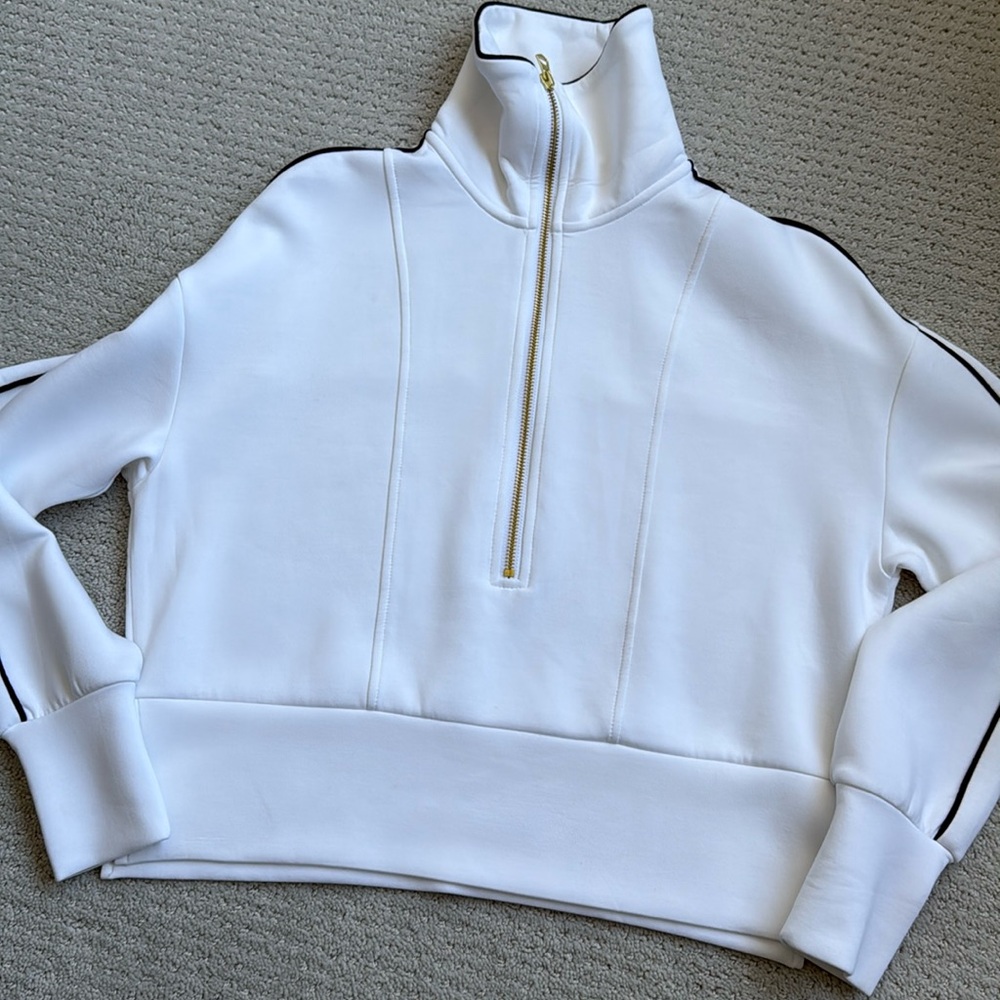 Varley- Womens 1/2 zip top in soft white-navy trim size XXS-